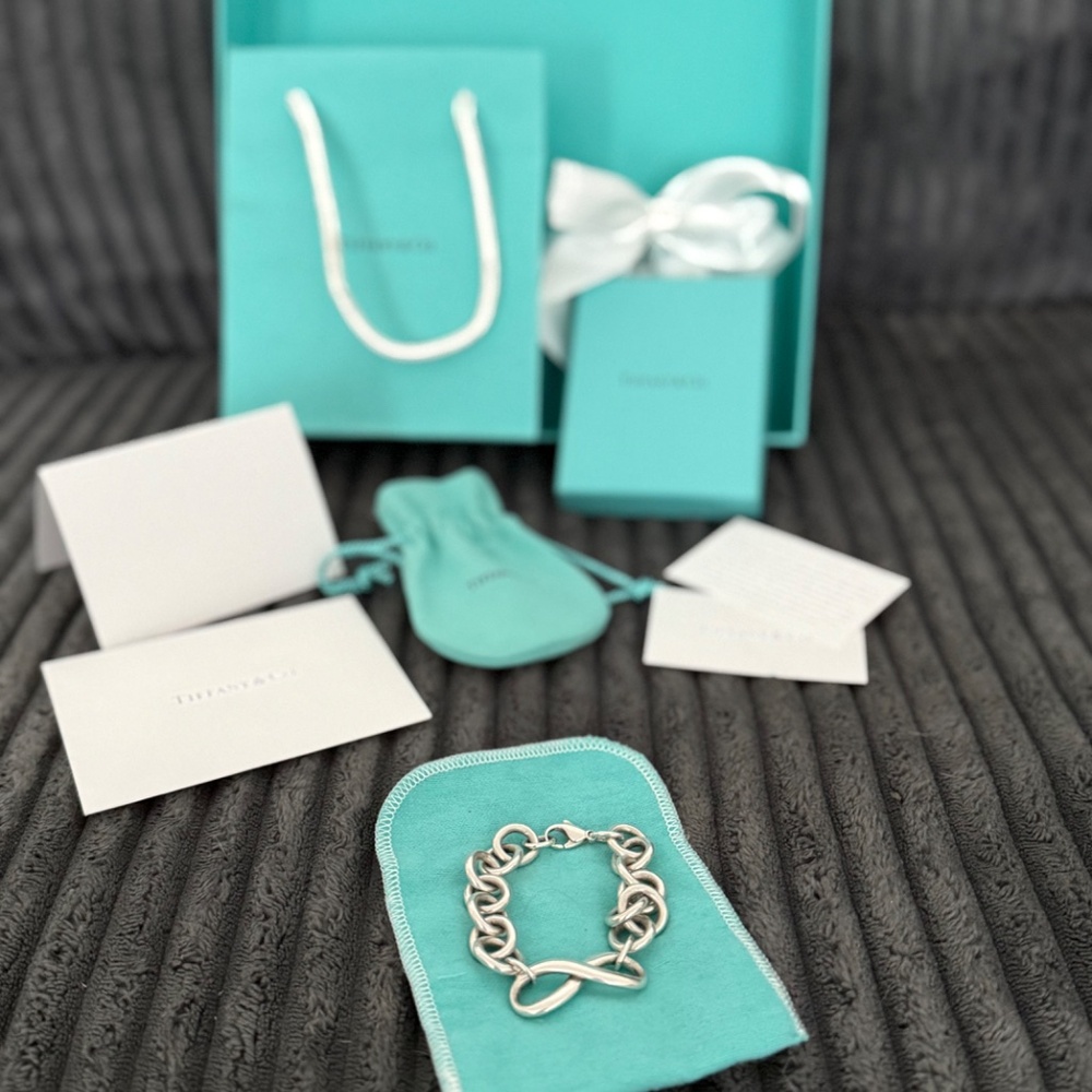 BRAND NEW !!!! Authentic Tiffany & Co Infinity Bracelet (7.5" Med) - Picture 3 of 14